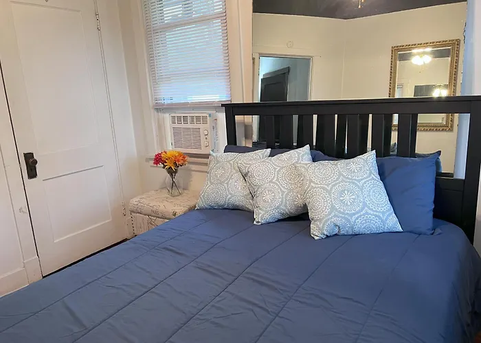 Charming 3 Bedroom In A Tudor-style Apartment Pittsburgh