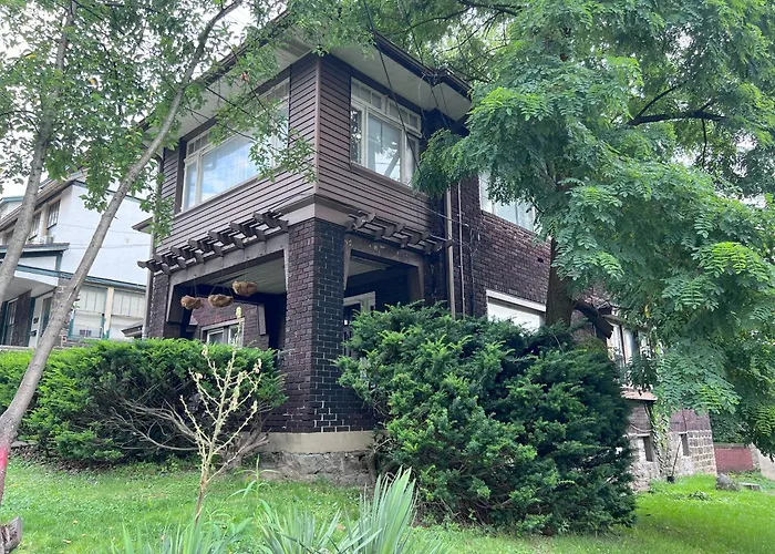 Charming 3 Bedroom In A Tudor-style