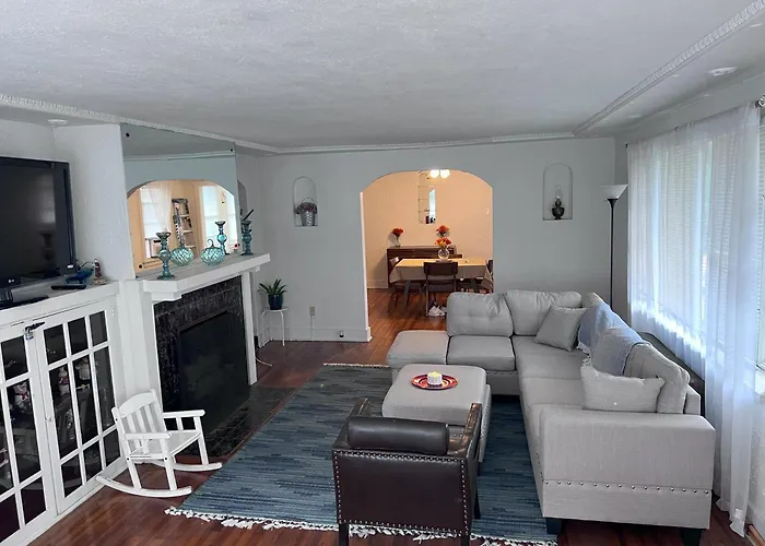 Charming 3 Bedroom In A Tudor-style *