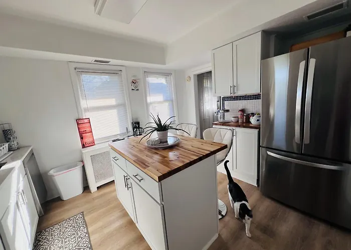 Charming 3 Bedroom In A Tudor-style Apartment Pittsburgh