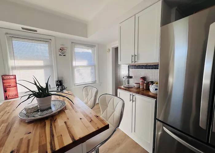 Charming 3 Bedroom In A Tudor-style Pittsburgh