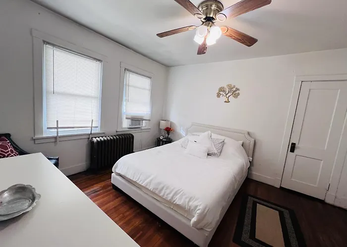 Charming 3 Bedroom In A Tudor-style Pittsburgh