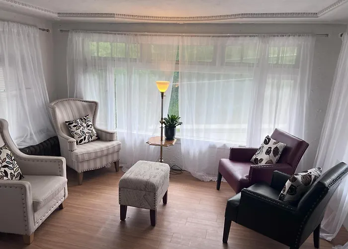 Charming 3 Bedroom In A Tudor-style * Pittsburgh